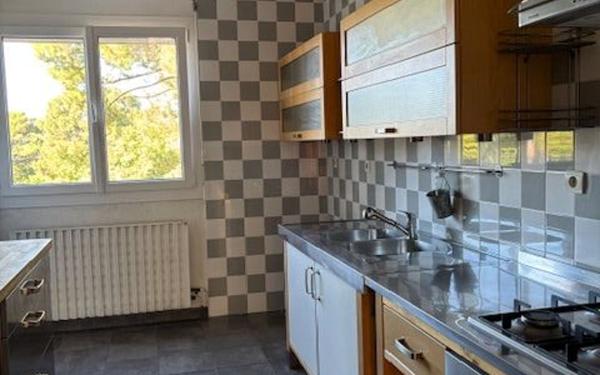 Maison à louer    5 pièces •  Arcachon