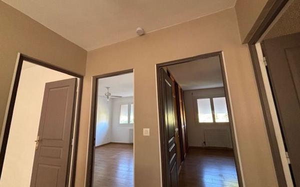 Maison à louer    5 pièces •  Arcachon