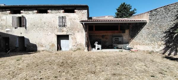local commercial avec appartement à vendre AIRVAULT (79)