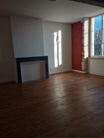 local commercial avec appartement à vendre AIRVAULT (79)
