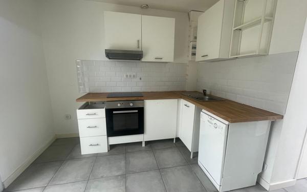 Maison à louer    2 pièces •  Hinx