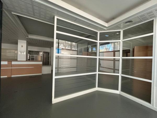Bureaux à vendre à Saint-Nazaire avec parking et espaces modulables