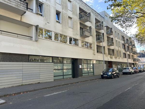Bureaux à vendre à Saint-Nazaire avec parking et espaces modulables