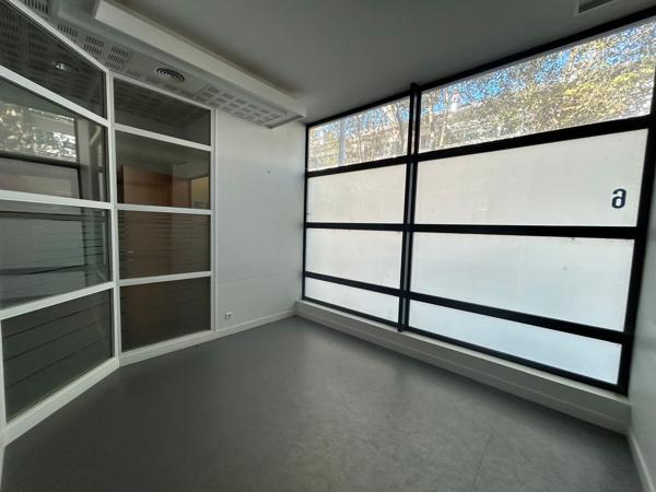 Bureaux à vendre à Saint-Nazaire avec parking et espaces modulables