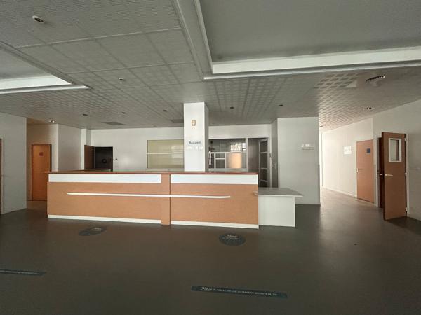 Bureaux à vendre à Saint-Nazaire avec parking et espaces modulables