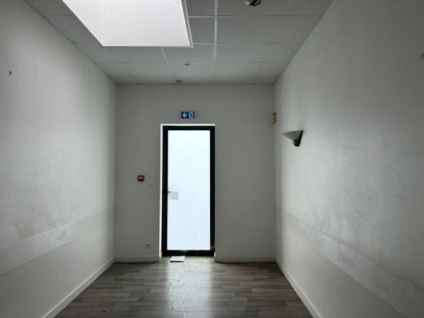 Bureaux à vendre à Saint-Nazaire avec parking et espaces modulables