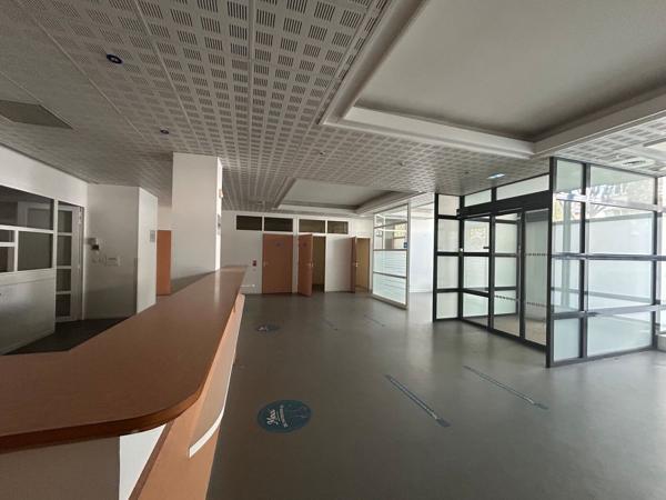 Bureaux à vendre à Saint-Nazaire avec parking et espaces modulables