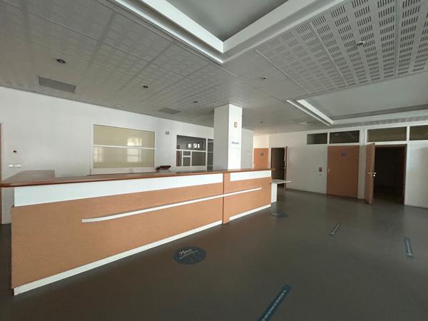 Bureaux à vendre à Saint-Nazaire avec parking et espaces modulables