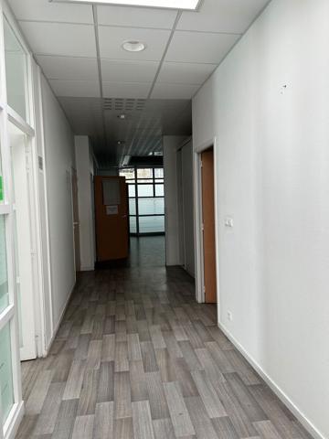 Bureaux à vendre à Saint-Nazaire avec parking et espaces modulables