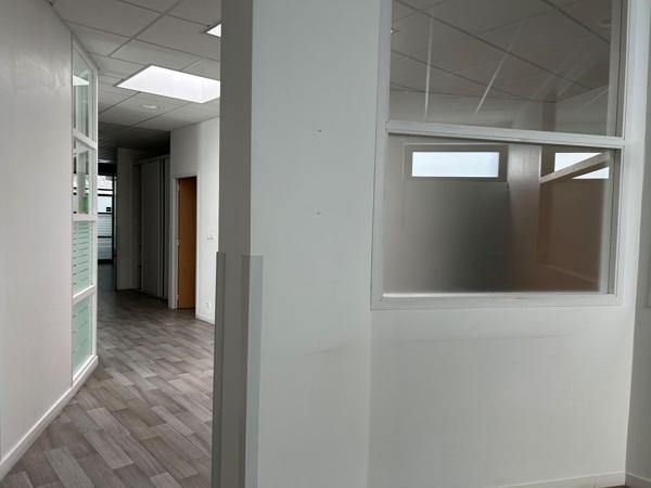 Bureaux à vendre à Saint-Nazaire avec parking et espaces modulables