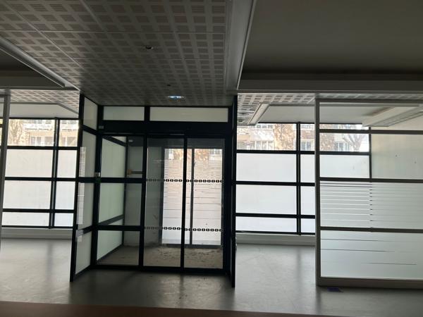 Bureaux à vendre à Saint-Nazaire avec parking et espaces modulables