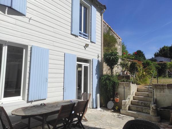 Maison à SAINT-JEAN-D'ANGELY, 17400 - 6 pièces 158m²