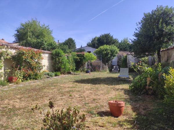 Maison à SAINT-JEAN-D'ANGELY, 17400 - 6 pièces 158m²