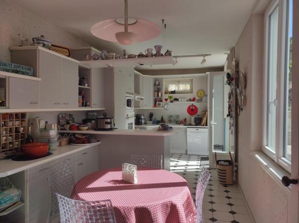 Maison à SAINT-JEAN-D'ANGELY, 17400 - 6 pièces 158m²