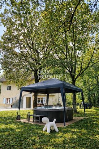 VILLEFRANCHE-DE-ROUERGUE – MAISON FAMILIALE 168 M² –  PIECE A VIVRE ET SUITE PARENTALE DE PLAIN PIED – TERRAIN  ARBORE 2 580 M²