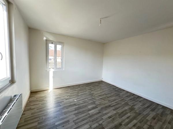 Maison 3 chambres à L'ISLE D'ESPAGNAC (16)