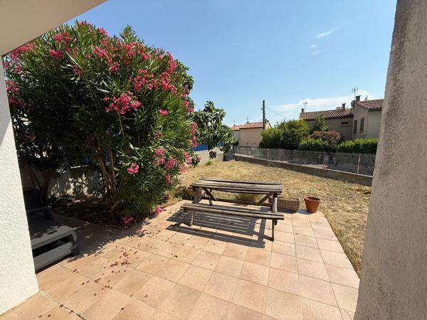 CARCASSONNE Maison trois faces entièrement rénovée avec garage terrasse et trois chambres proche commodités