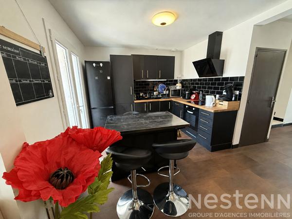 CARCASSONNE Maison trois faces entièrement rénovée avec garage terrasse et trois chambres proche commodités