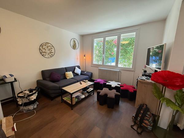 CARCASSONNE Maison trois faces entièrement rénovée avec garage terrasse et trois chambres proche commodités