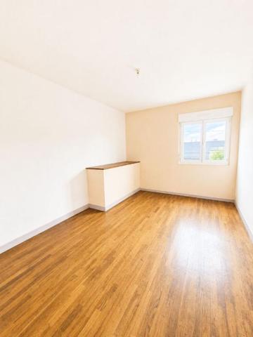 APPARTEMENT T3 de 73 m2, PROCHE BOURG, PLAGES ET LORIENT - STATIONNEMENT EXISTANT DANS LA COUR
