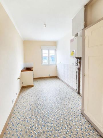 APPARTEMENT T3 de 73 m2, PROCHE BOURG, PLAGES ET LORIENT - STATIONNEMENT EXISTANT DANS LA COUR