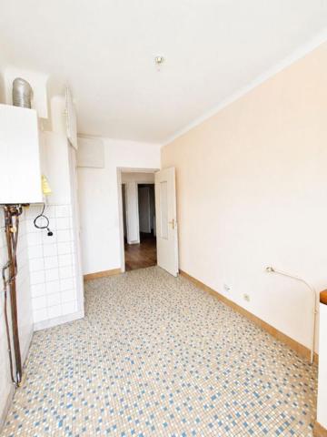 APPARTEMENT T3 de 73 m2, PROCHE BOURG, PLAGES ET LORIENT - STATIONNEMENT EXISTANT DANS LA COUR