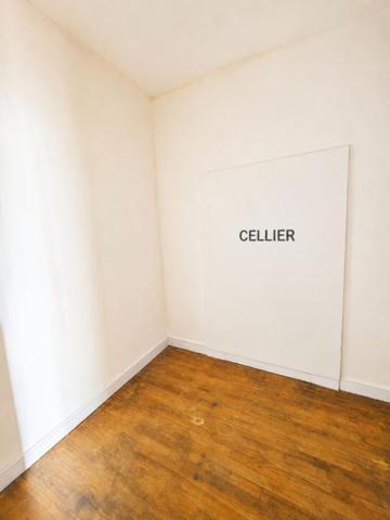 APPARTEMENT T3 de 73 m2, PROCHE BOURG, PLAGES ET LORIENT - STATIONNEMENT EXISTANT DANS LA COUR