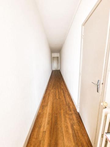 APPARTEMENT T3 de 73 m2, PROCHE BOURG, PLAGES ET LORIENT - STATIONNEMENT EXISTANT DANS LA COUR