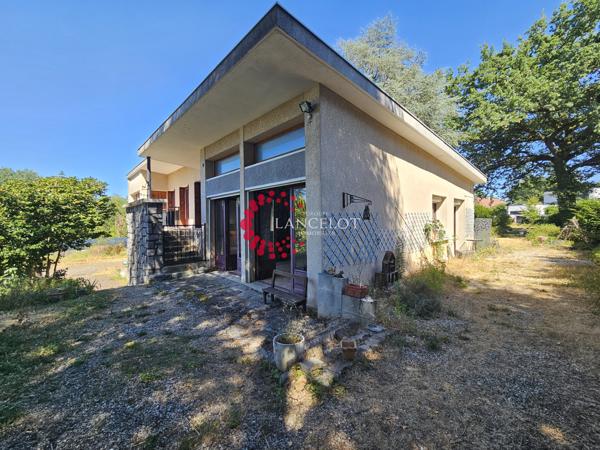 Maison d'architecte 167m² sur terrain arboré de 5100m²