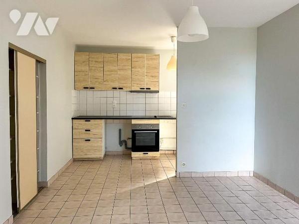 LA MEZIERE - Une longère composée de deux logements :

Le premier, d'une surface d'environ 80...