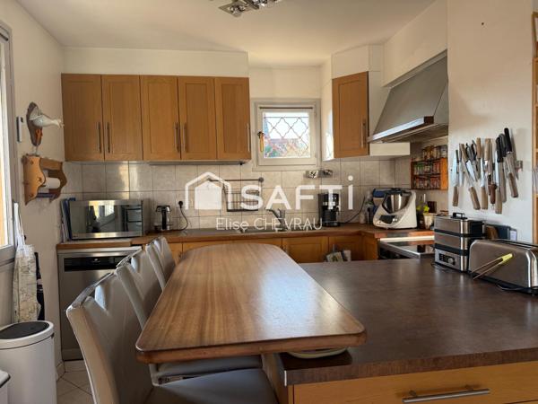 Maison individuelle, plein coeur Charnay, piscine