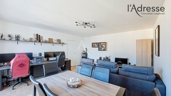 PUTEAUX / QUARTIER PRESSENSE - RIVES DE SEINE Appartement 3 pièces 73m² DERNIER ETAGE avec cave et parking