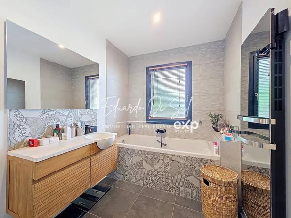 Exceptionnelle maison contemporaine R+1 de 142m², 3 chambres, avec garage