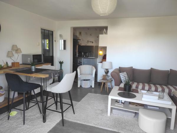 Appartement à SAINT-JEAN-D'ANGELY, 17400 - 2 pièces 49m²