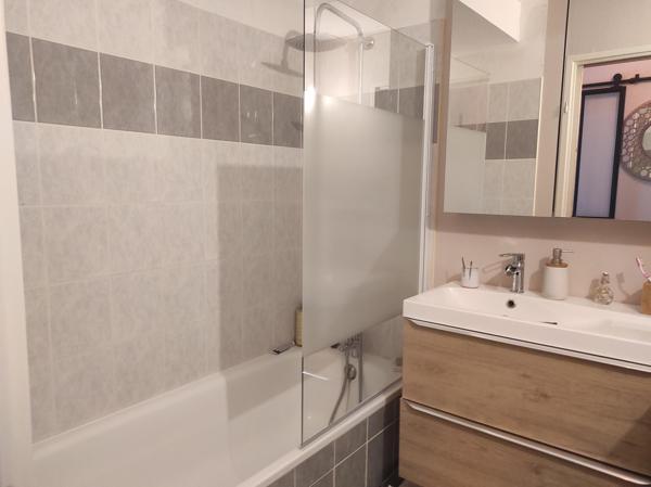 Appartement à SAINT-JEAN-D'ANGELY, 17400 - 2 pièces 49m²
