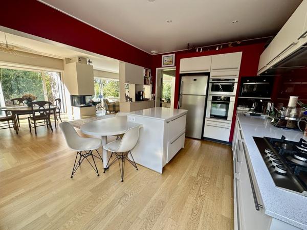 MAISON D'EXCEPTION-6P- 26 ARES-REBBERG-CALME PISCINE-10 mn GARE A PIED