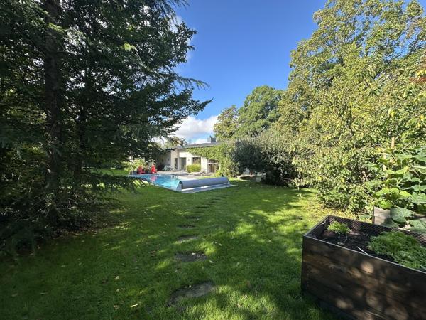 MAISON D'EXCEPTION-6P- 26 ARES-REBBERG-CALME PISCINE-10 mn GARE A PIED