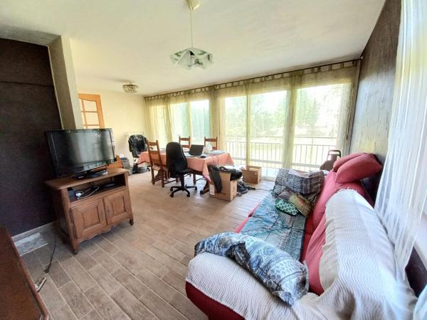 Appartement dans un écrin de verdure.