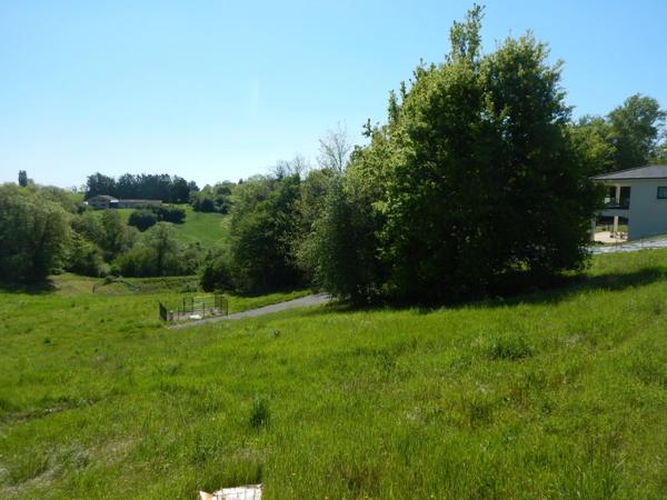 Terrain à bâtir de 2 113 m² sur la commune de TRELISSAC à 3 km environ du centre de PERIGUEUX.