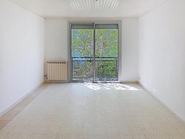 Appartement T3 / STATIONNEMENT