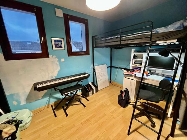 Maison Vaureal 6 pièce(s) 93 m2 €315 000 ** - Référence 5084