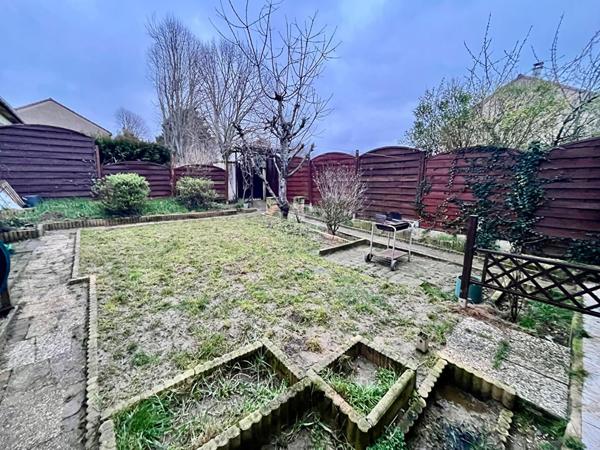 Maison Vaureal 6 pièce(s) 93 m2 €315 000 ** - Référence 5084