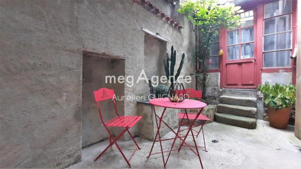 Immeuble à BRESSUIRE, 79300 - 132m²