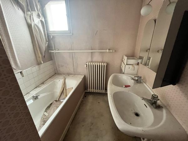 Immeuble à vendre 47 500 € Châteaumeillant 150 m² DPE