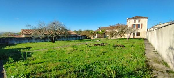 Garat. Maison 125 m² avec dépendance à réhabiliter