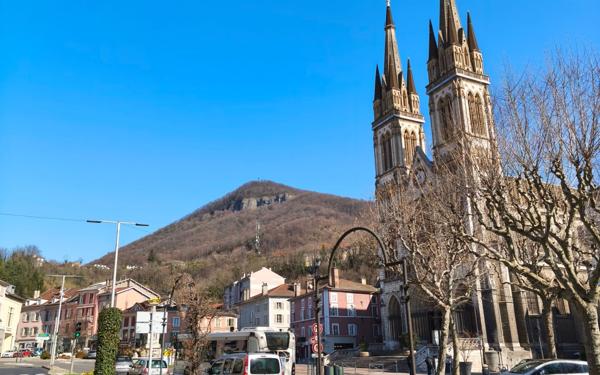 Appartement à vendre    7 pièces • 150 m2 Voiron