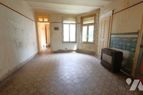 Exclusivité,
Idéal investisseur !
Spacieuse maison en centre-ville, 2 chambres, grenier aménageable.