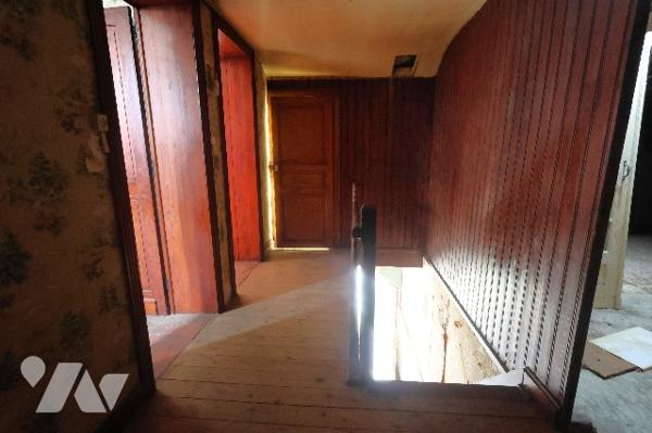 Exclusivité,
Idéal investisseur !
Spacieuse maison en centre-ville, 2 chambres, grenier aménageable.