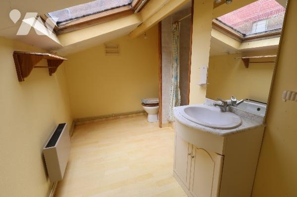 Exclusivité,
Idéal investisseur !
Spacieuse maison en centre-ville, 2 chambres, grenier aménageable.