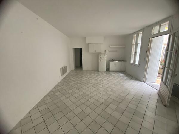 A VENDRE LA ROCHELLE CENTRE VILLE APPARTEMENT T2 D'ENVIRON 53M2 ,  La rochelle